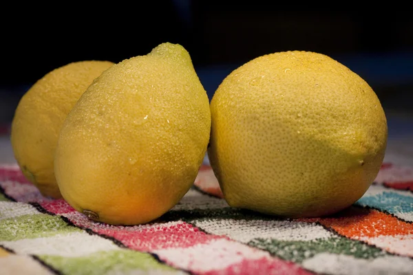 Droplets on the lemon — Stock Photo, Image