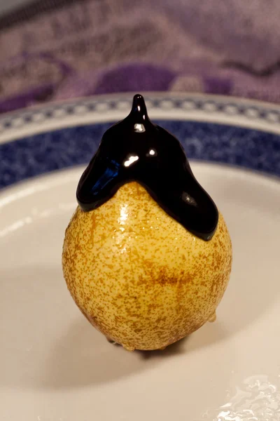 Крытая шоколадная груша — стоковое фото