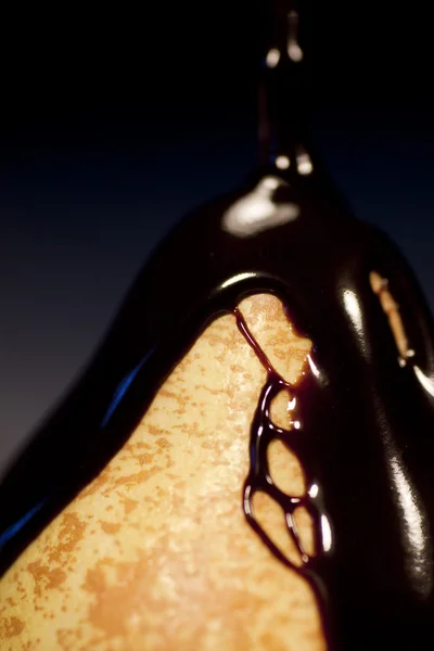 Крытая шоколадная груша — стоковое фото