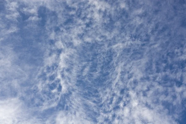 Nubes blancas y cielo azul —  Fotos de Stock