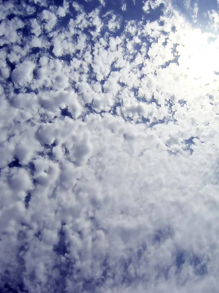 Sun dolda på moln. — Stockfoto