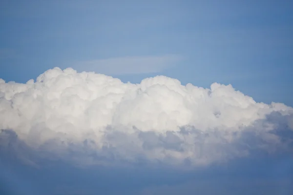 Nubes blancas cúmulos —  Fotos de Stock