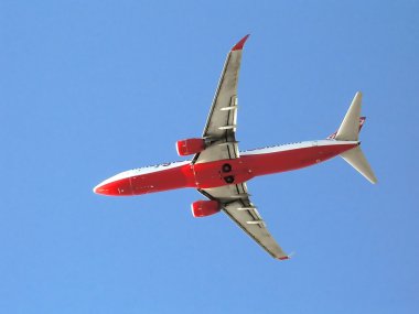 Kırmızı uçak