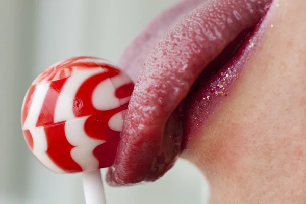 Labbra rosse con lecca lecca — Foto Stock