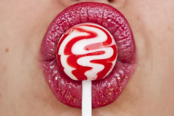 Lèvres rouges avec sucette — Photo