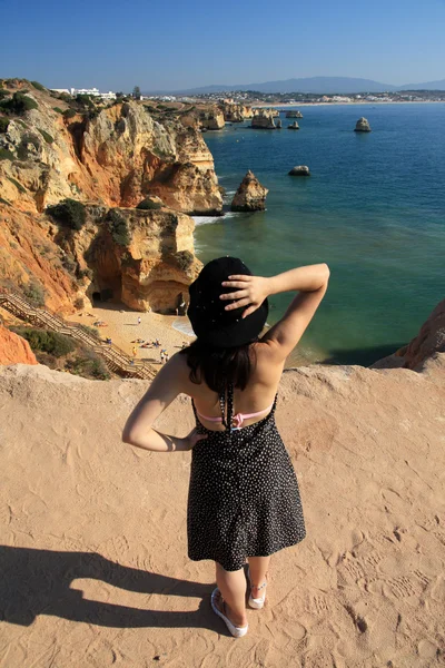 Woman enjoys the sea — Stock Photo, Image
