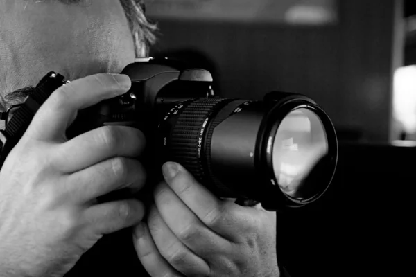 Fotógrafo con cámara —  Fotos de Stock