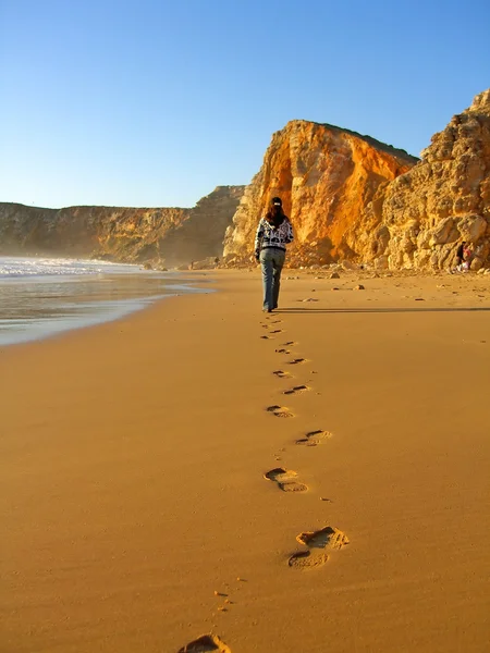 Caminhar na praia — Fotografia de Stock