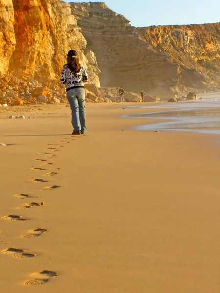 해변을 걷다 — 스톡 사진