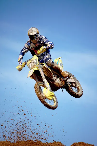 Motorcross dirtbike in de lucht — Stockfoto