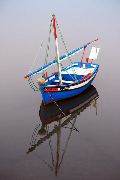 Piccola barca da pesca — Foto Stock