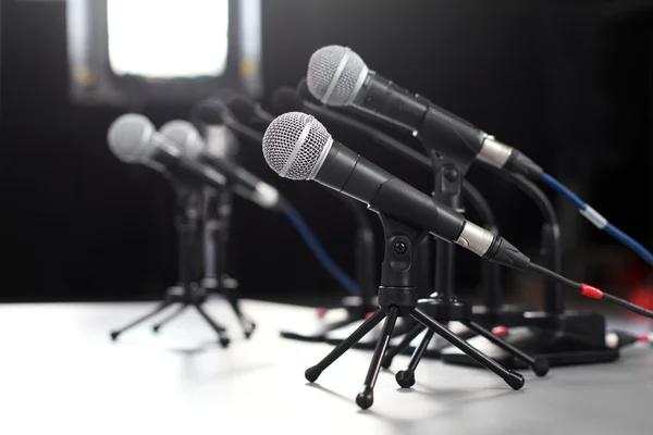 Persconferentie microfoon — Stockfoto