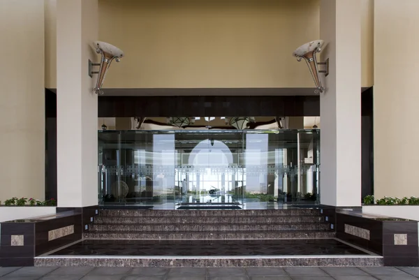 Entrada al hotel árabe. Imagen de stock