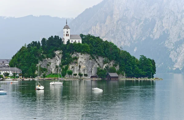 La Chiesa sul Lago Wolfgangsee . — Foto Stock