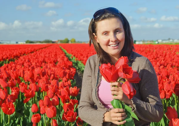 Donne nel campo dei tulipani — Foto Stock