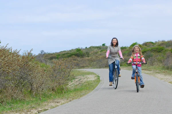 Mother with children on their bikes — Stock Photo, Image