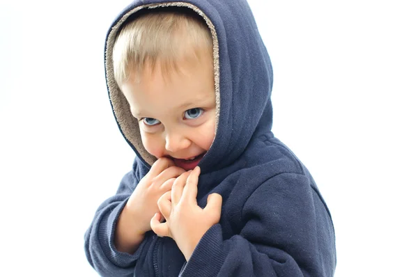 Porträt des süßen kleinen Jungen in der Kapuze — Stockfoto