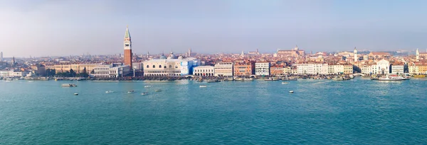 Venedik - seyahat romantik bir yer. Panorama — Stok fotoğraf
