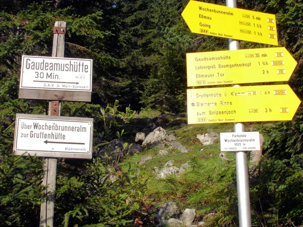 Hiking signs — Stock Photo, Image