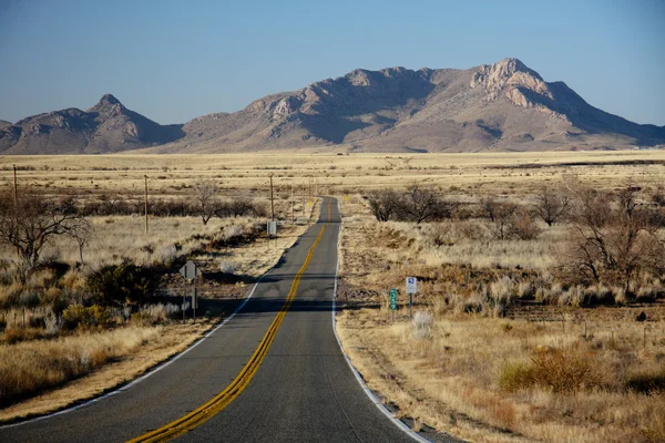 道路 throught 砂漠 — ストック写真