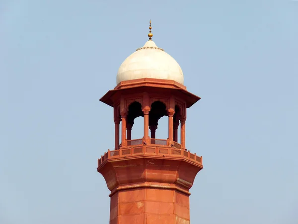 Top van bouwde moskee de Minaret — Stockfoto