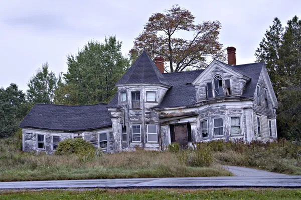 Εγκαταλελειμμένο spooky παλιά σπίτι Royalty Free Εικόνες Αρχείου