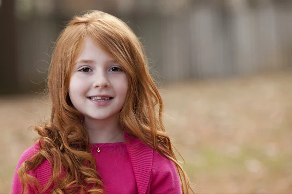 红发的小女孩 — 图库照片