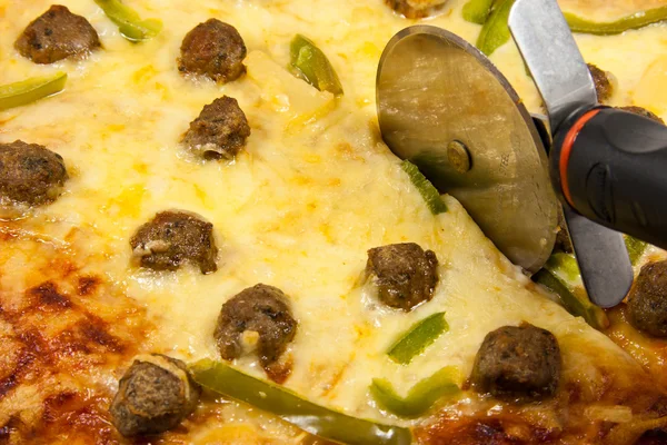 stock image Meatball pizza-closeup