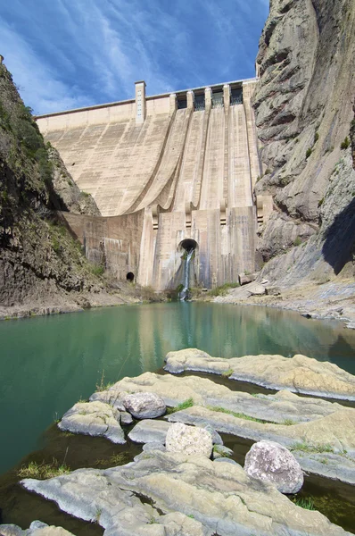 Escaladas de barragem — Fotografia de Stock