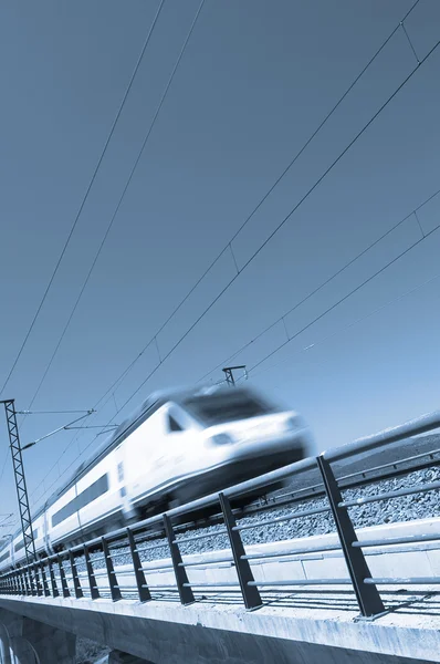 蓝色高速火车 — 图库照片