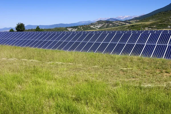 Painéis fotovoltaicos — Fotografia de Stock