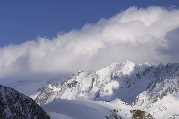Pico nevado — Fotografia de Stock