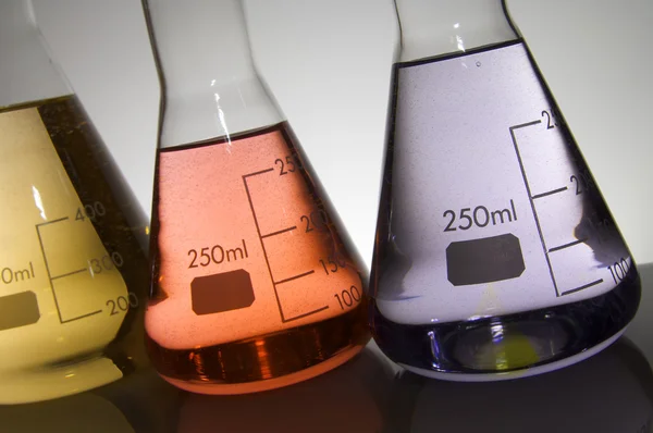 Tres frascos de laboratorio —  Fotos de Stock
