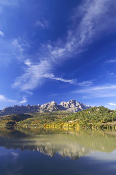 Lago e montanha — Fotografia de Stock