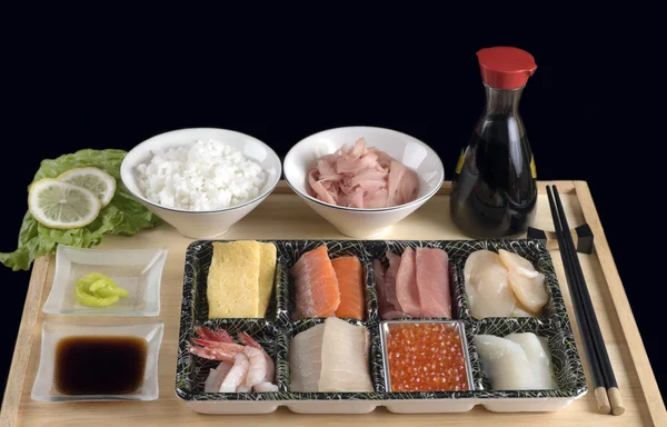 Traditionella japanska tabell med skaldjur Stockbild