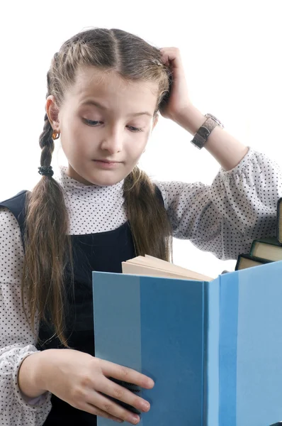 Meisje met het boek denkt — Stockfoto