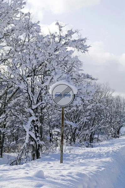 Traffic sign on winter road — Stock Photo, Image