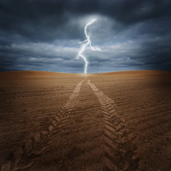 Tempestade no campo seco — Fotografia de Stock