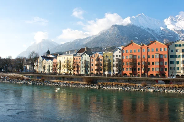 Casas na cidade histórica Innsbruck, no Tirol — Fotografia de Stock