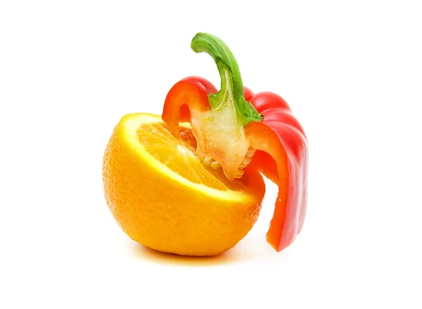 Orangen und rote Paprika — Stockfoto