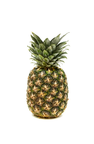 Close-up van grote ananas op witte achtergrond — Stockfoto