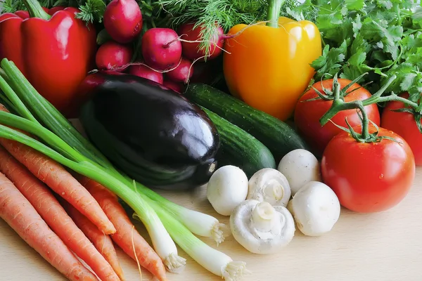 Légumes sur une table — Photo
