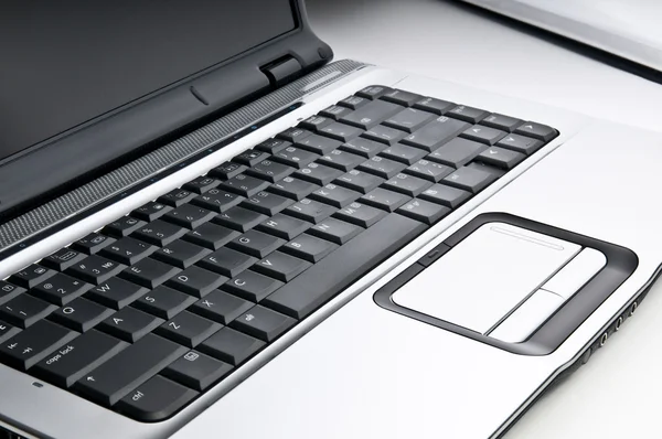 Laptop, Visa på tangentbordet. — Stockfoto
