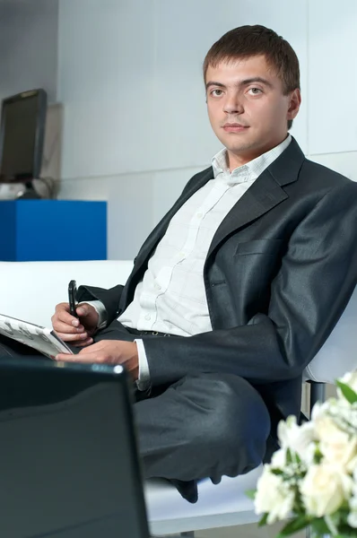 Yong-Geschäftsmann — Stockfoto