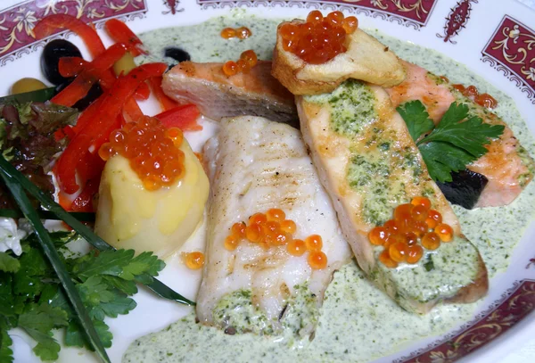 Balık fileto havyar ile