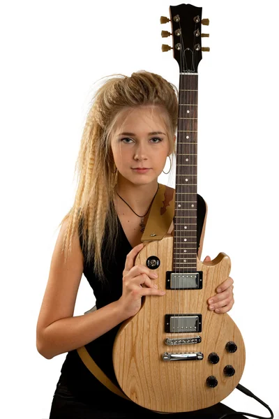 Chica de rock tocando una guitarra eléctrica — Foto de Stock