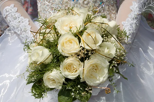 Weißer Hochzeitsstrauß — Stockfoto